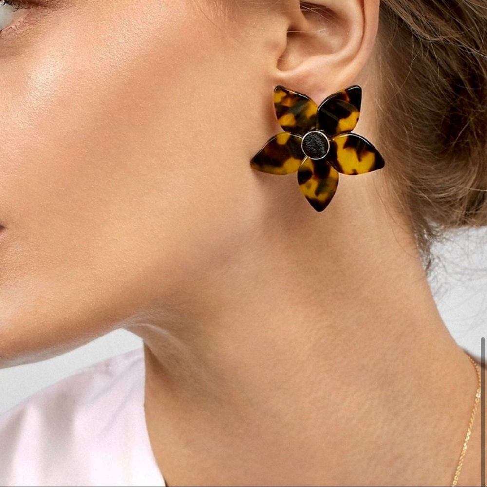 BaubleBar Mini Ashaya Resin Flower Earrings